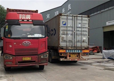 Hai tủ giao diện điều khiển trò chơi được chuyển đến Dominica